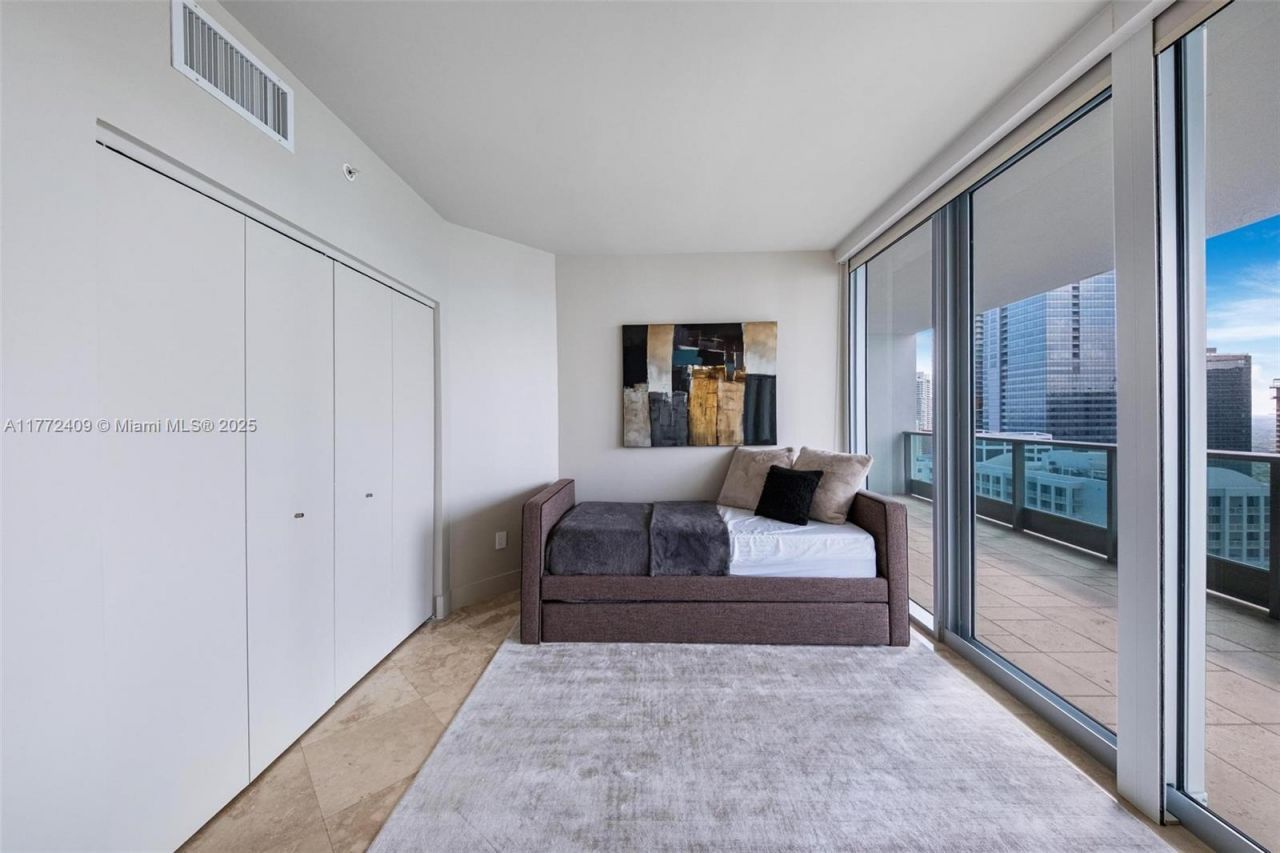 1331 Brickell Bay Dr, Unit 3305, Miami, FL 33131 Photo