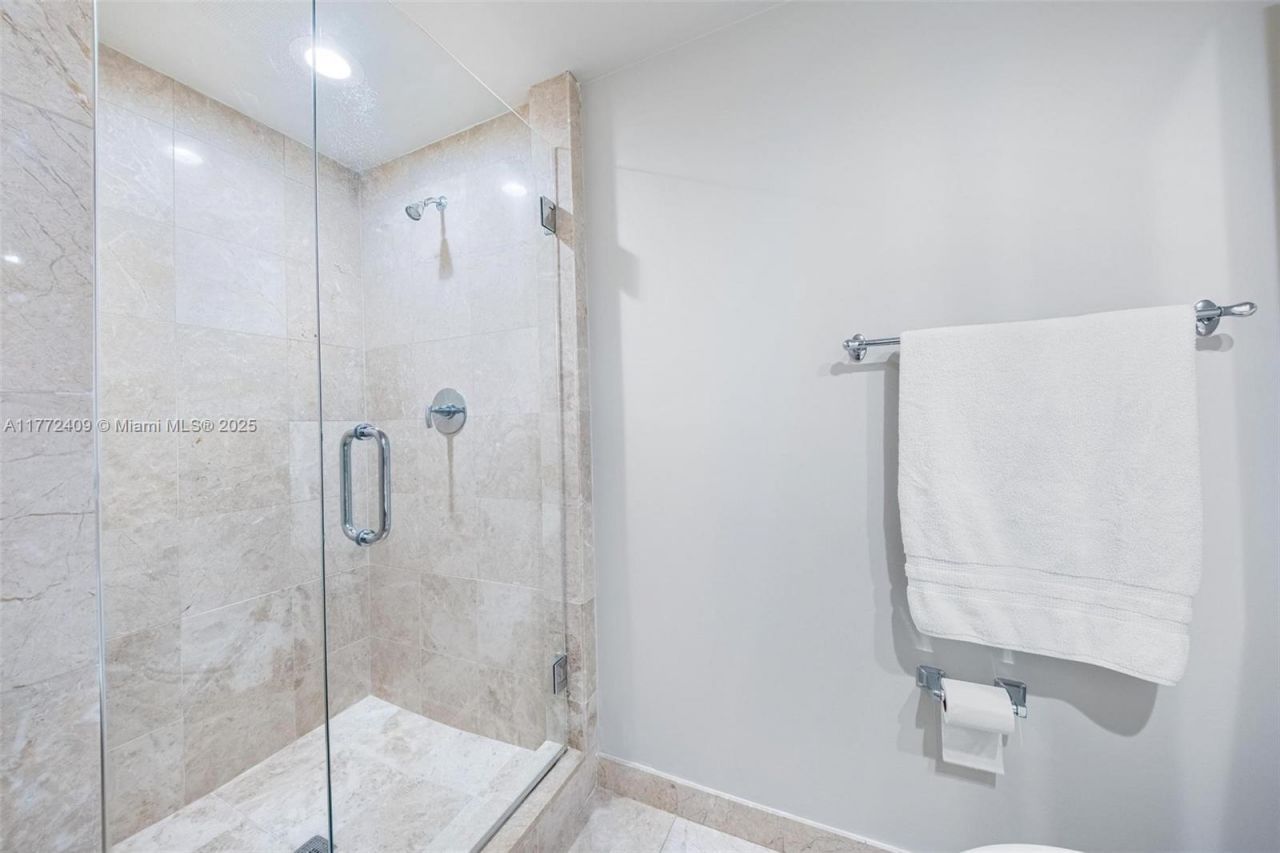 1331 Brickell Bay Dr, Unit 3305, Miami, FL 33131 Photo