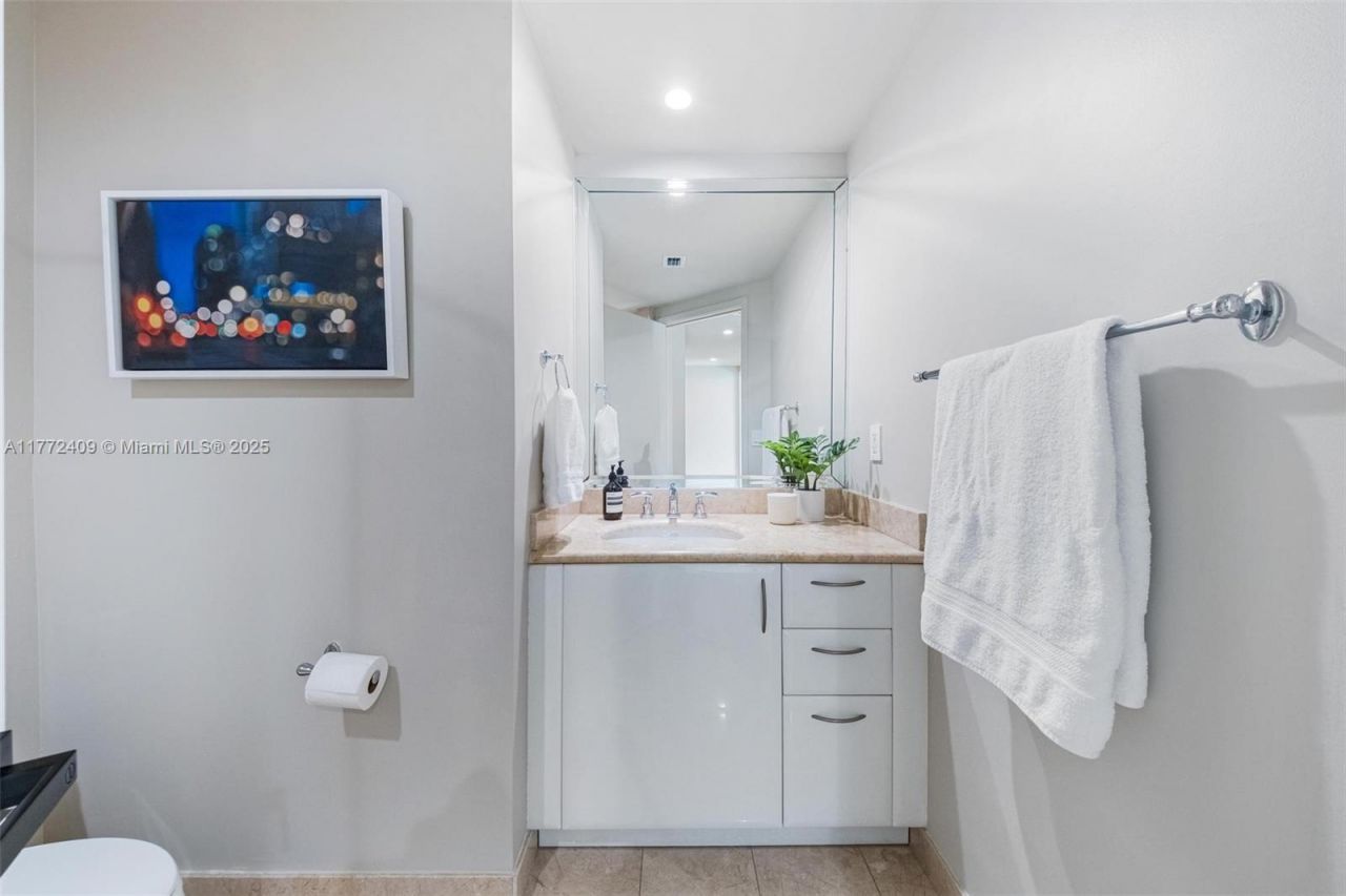 1331 Brickell Bay Dr, Unit 3305, Miami, FL 33131 Photo