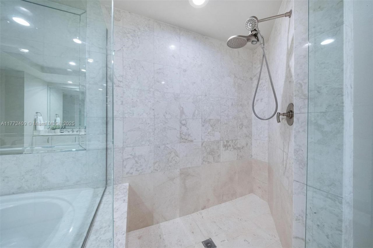 1331 Brickell Bay Dr, Unit 3305, Miami, FL 33131 Photo