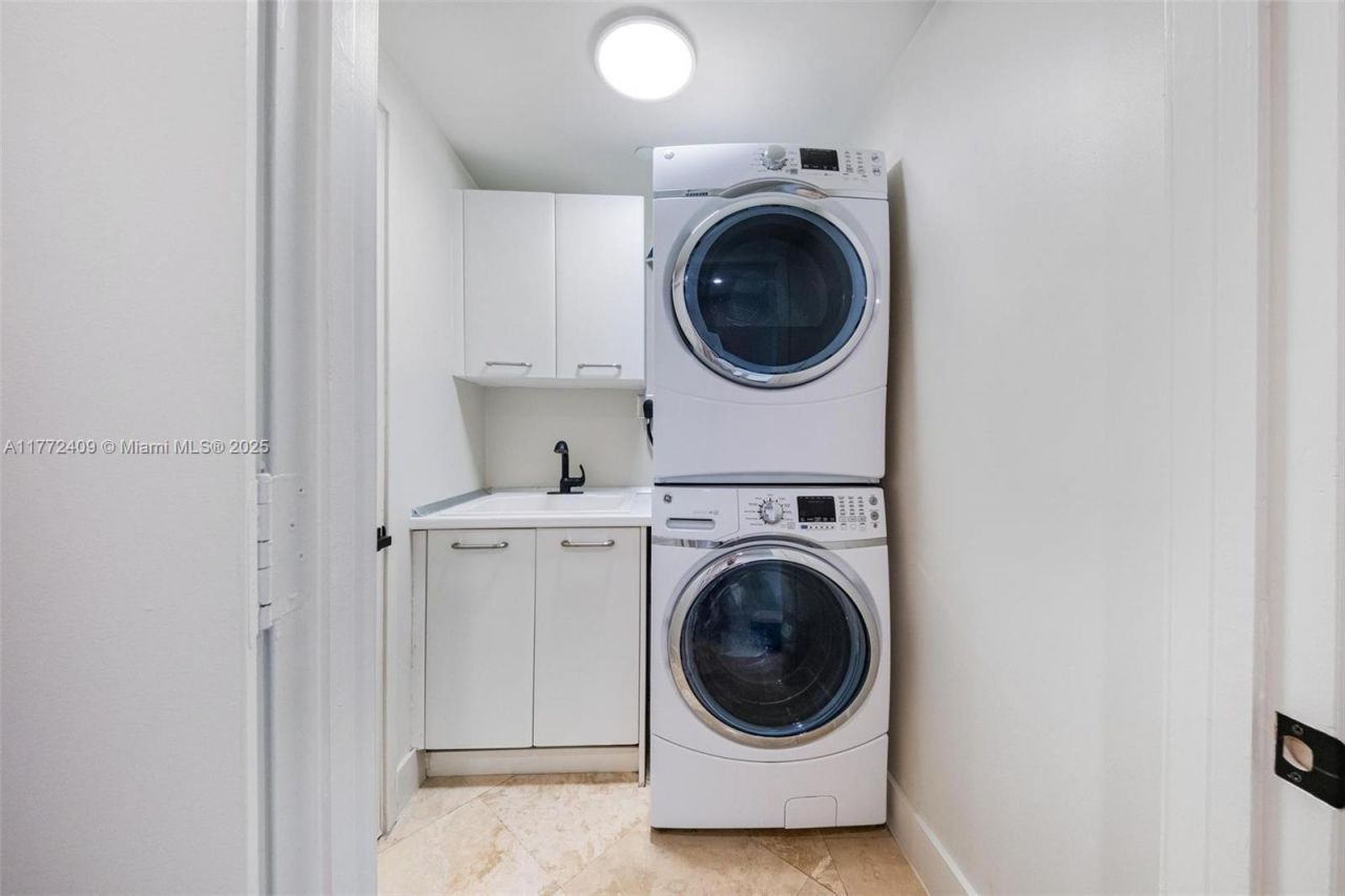 1331 Brickell Bay Dr, Unit 3305, Miami, FL 33131 Photo