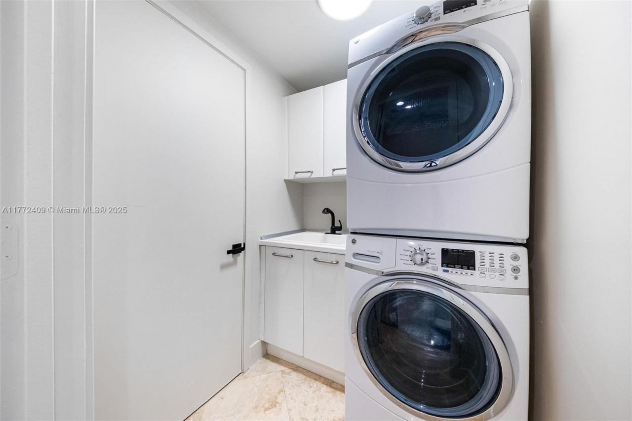 1331 Brickell Bay Dr, Unit 3305, Miami, FL 33131 Photo