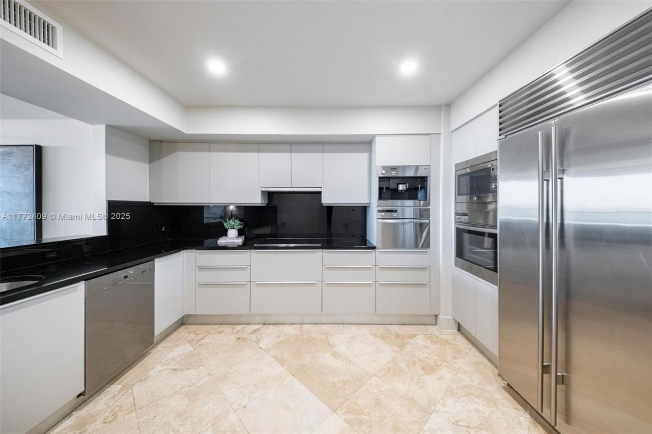 1331 Brickell Bay Dr, Unit 3305, Miami, FL 33131 Photo