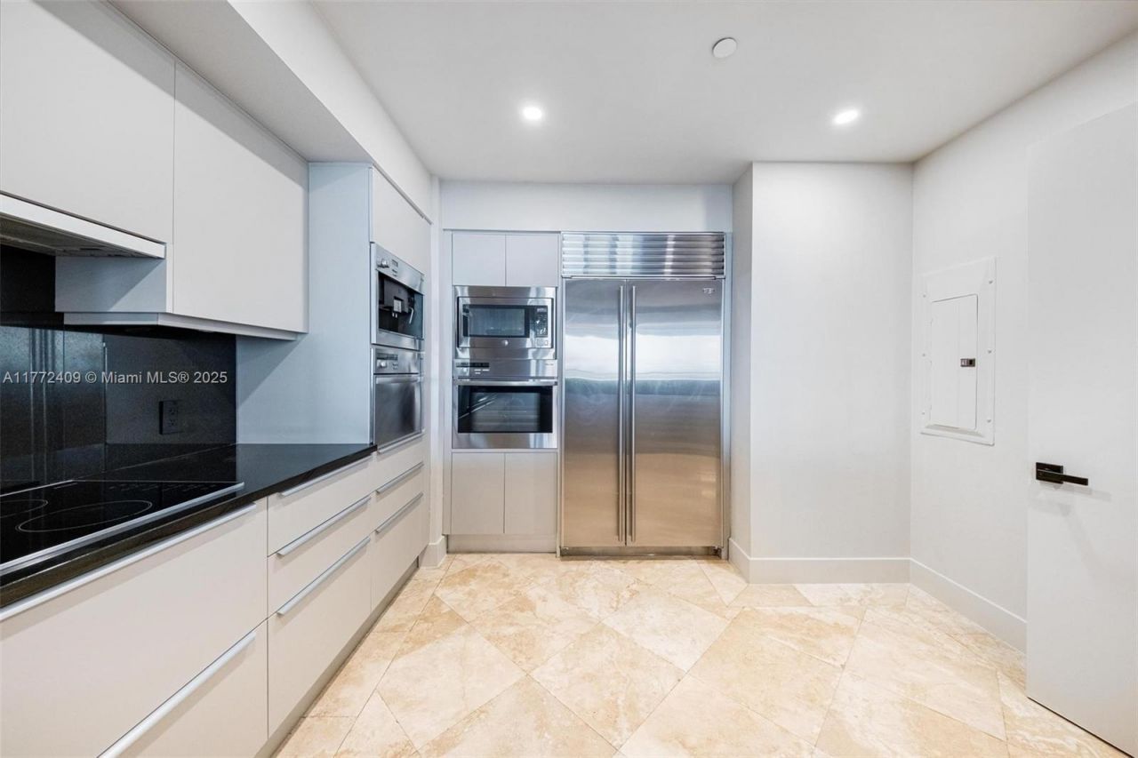 1331 Brickell Bay Dr, Unit 3305, Miami, FL 33131 Photo