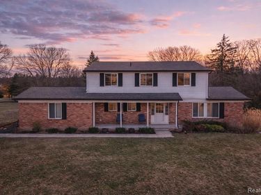 38005 Southfarm Lane, Farmington Hills, MI 48167
