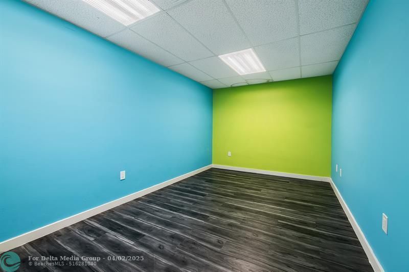 2817 E Oakland Park Blvd, Fort Lauderdale, FL 33306 Photo