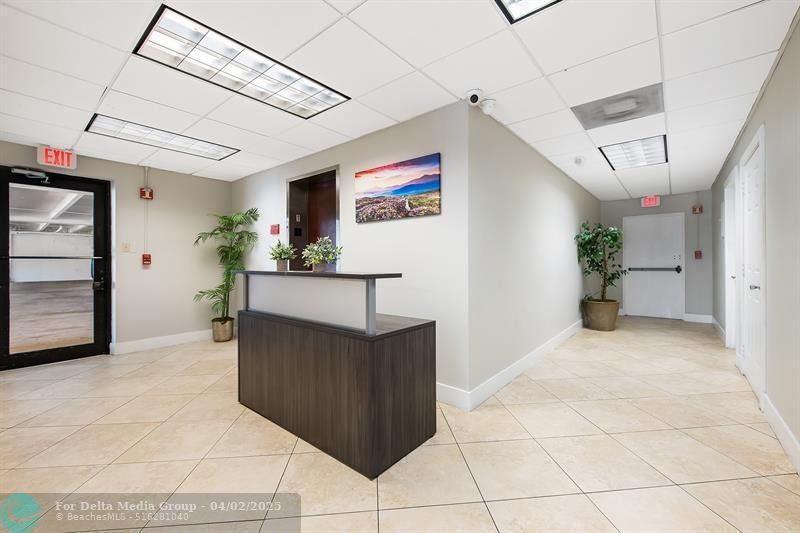 2817 E Oakland Park Blvd, Fort Lauderdale, FL 33306 Photo