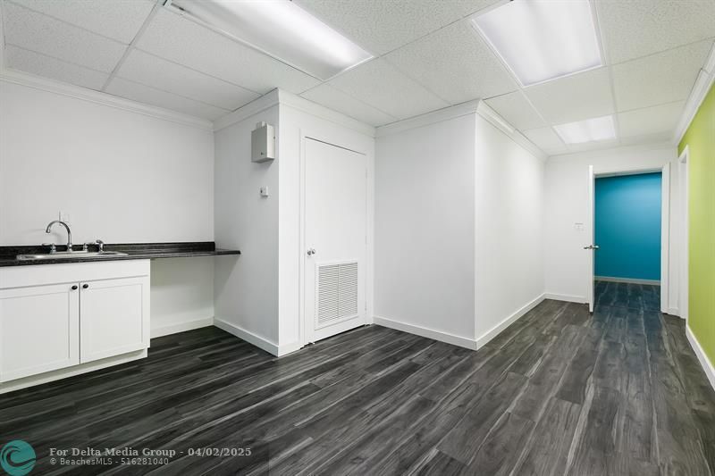 2817 E Oakland Park Blvd, Fort Lauderdale, FL 33306 Photo