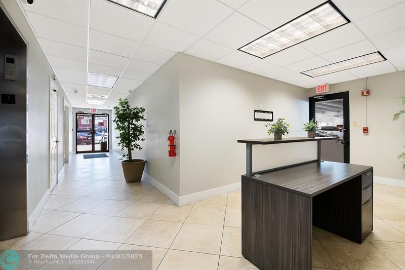 2817 E Oakland Park Blvd, Fort Lauderdale, FL 33306 Photo