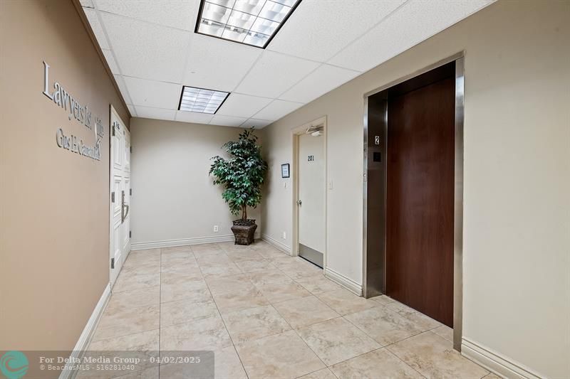 2817 E Oakland Park Blvd, Fort Lauderdale, FL 33306 Photo