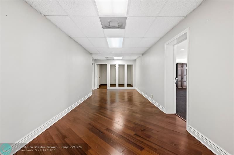 2817 E Oakland Park Blvd, Fort Lauderdale, FL 33306 Photo