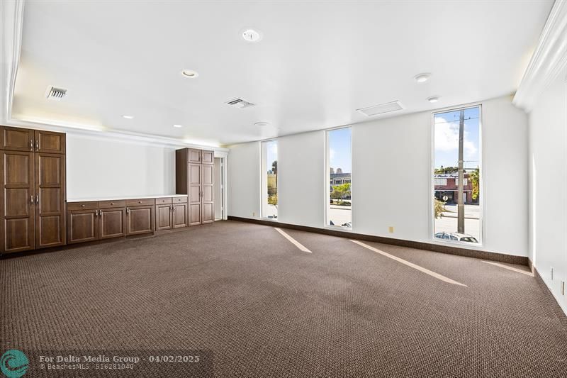 2817 E Oakland Park Blvd, Fort Lauderdale, FL 33306 Photo