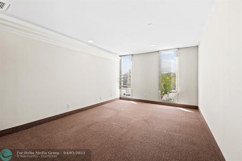 2817 E Oakland Park Blvd, Fort Lauderdale, FL 33306 Photo