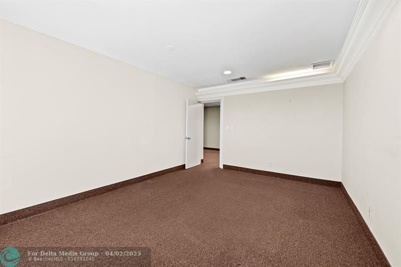 2817 E Oakland Park Blvd, Fort Lauderdale, FL 33306 Photo