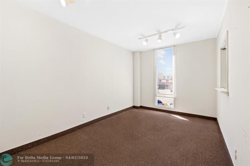 2817 E Oakland Park Blvd, Fort Lauderdale, FL 33306 Photo