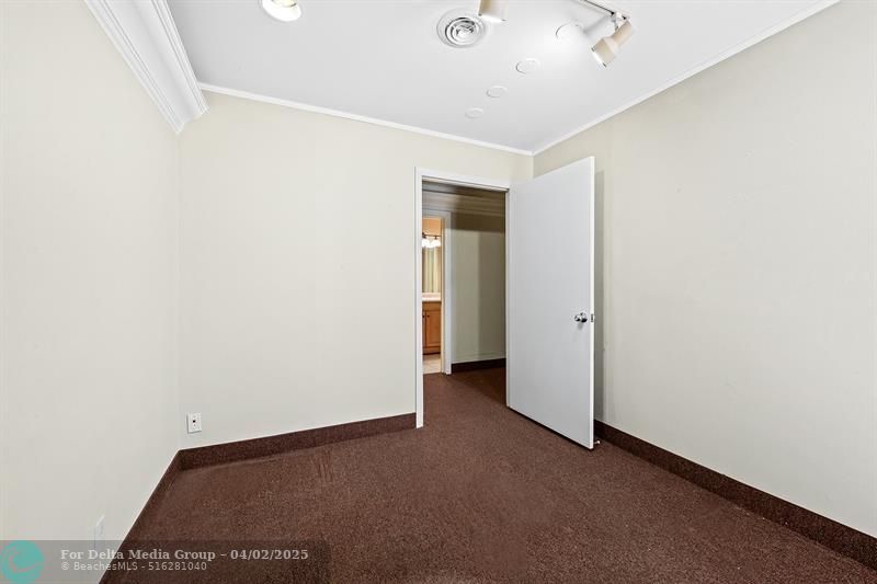 2817 E Oakland Park Blvd, Fort Lauderdale, FL 33306 Photo