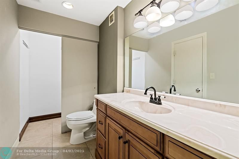 2817 E Oakland Park Blvd, Fort Lauderdale, FL 33306 Photo