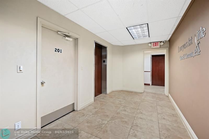 2817 E Oakland Park Blvd, Fort Lauderdale, FL 33306 Photo