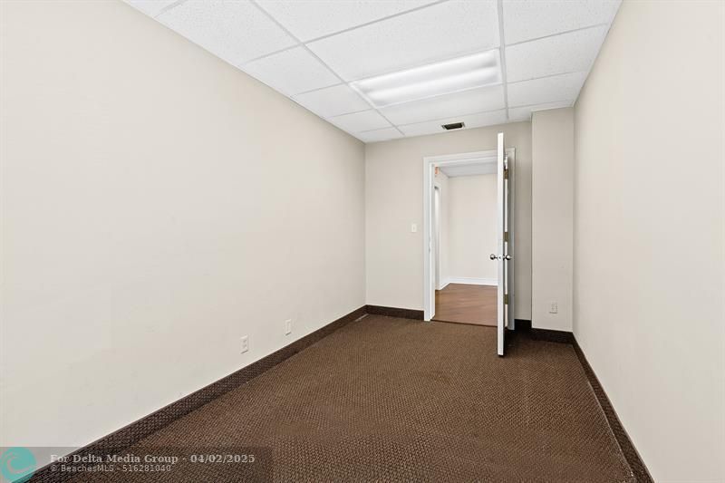 2817 E Oakland Park Blvd, Fort Lauderdale, FL 33306 Photo