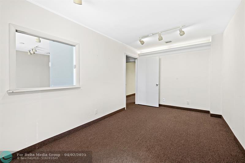 2817 E Oakland Park Blvd, Fort Lauderdale, FL 33306 Photo