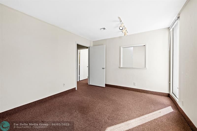 2817 E Oakland Park Blvd, Fort Lauderdale, FL 33306 Photo