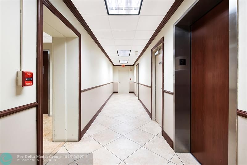 2817 E Oakland Park Blvd, Fort Lauderdale, FL 33306 Photo