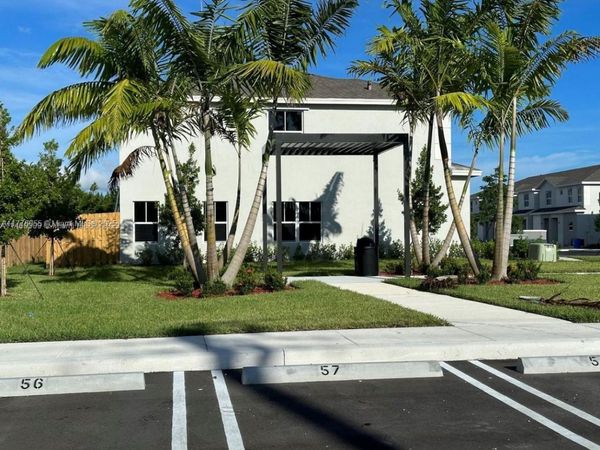305 NE 1st Dr, Unit 305, Florida City, FL 33034