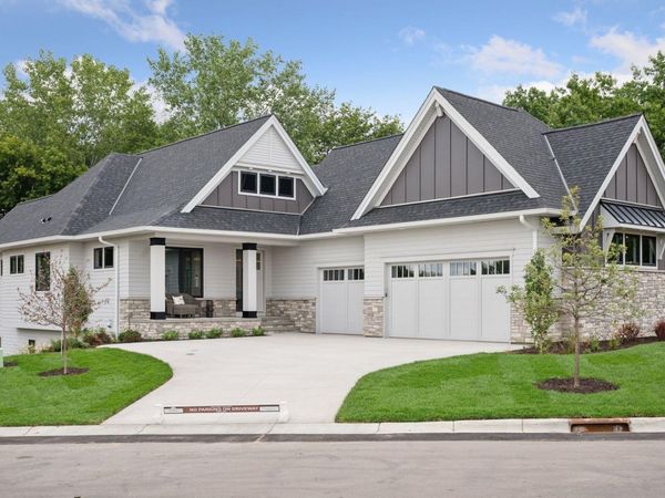 592 Harbor Court, Shoreview, MN 55126