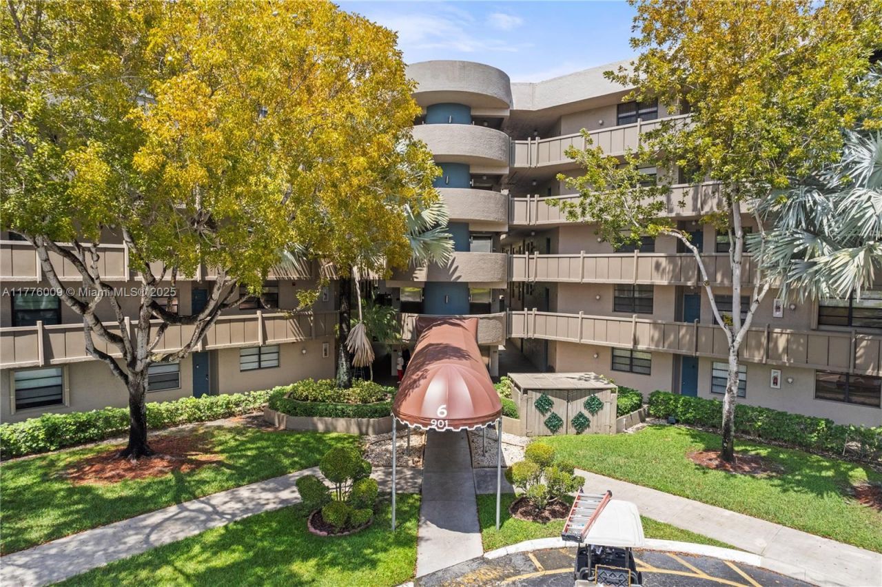 901 Colony Point Cir, Unit 503, Pembroke Pines, FL 33026 Photo