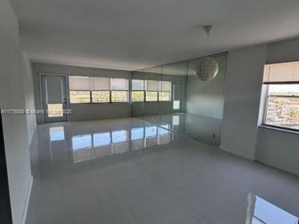 401 Golden Isles Dr, Unit 712, Hallandale Beach, FL 33009