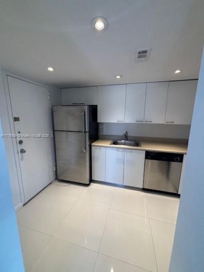 401 Golden Isles Dr, Unit 712, Hallandale Beach, FL 33009 Photo