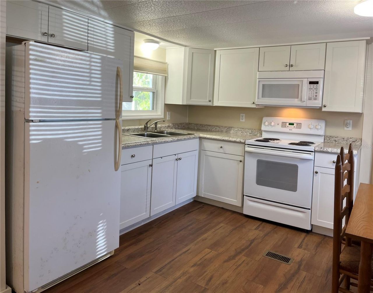 103 Oakwood Boulevard, Sarasota, FL 34237 Photo