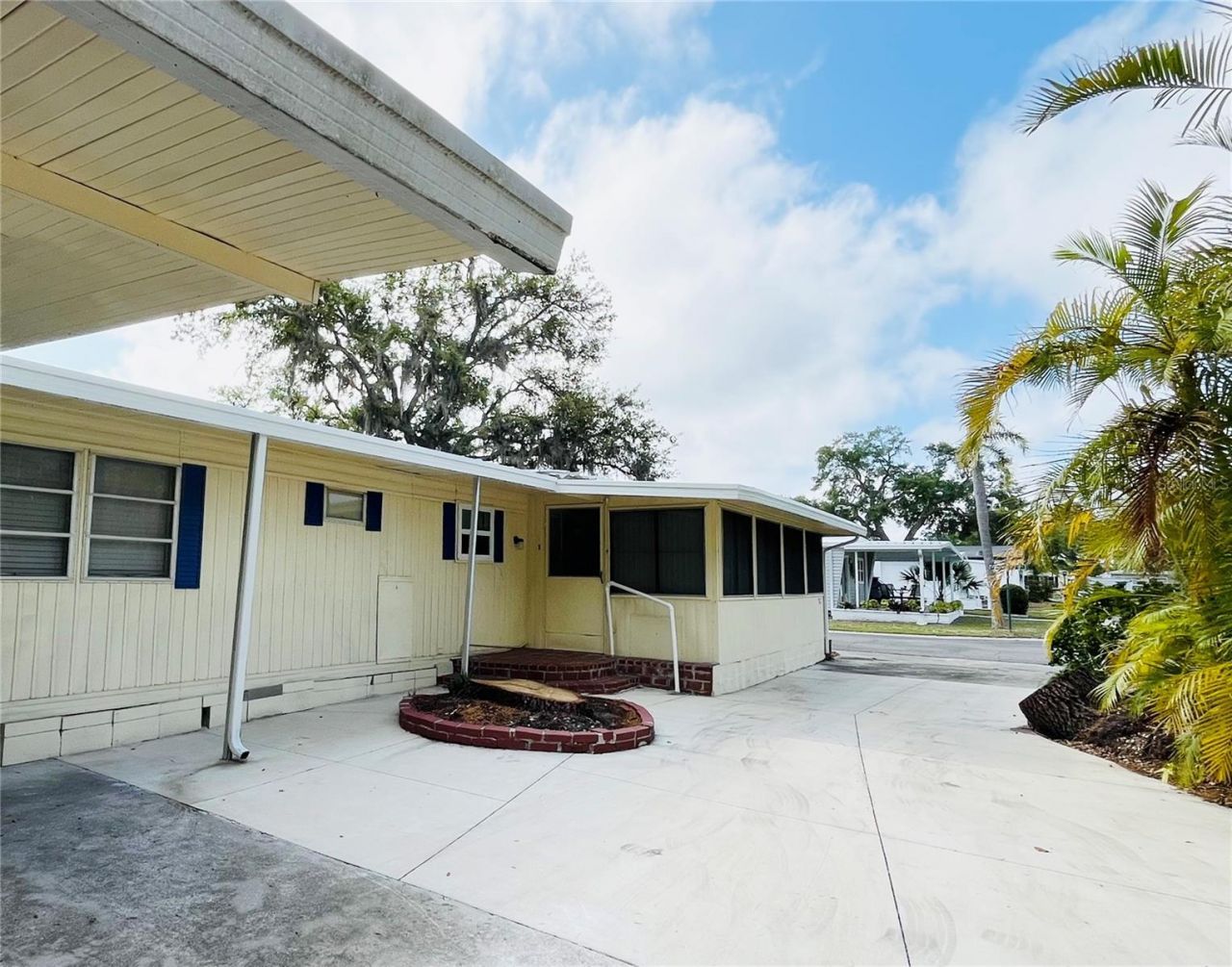 103 Oakwood Boulevard, Sarasota, FL 34237 Photo