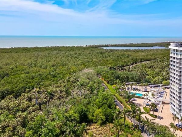 6361 Pelican Bay BLVD, Unit 605, NAPLES, FL 34108