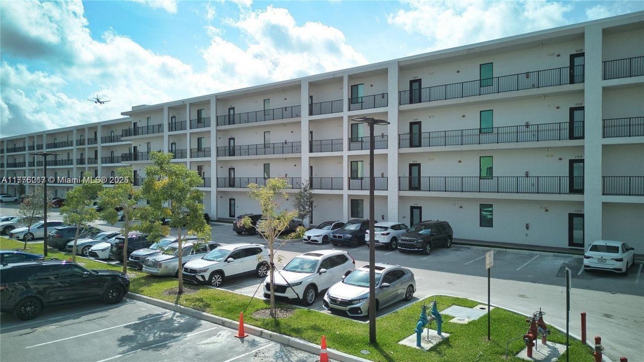 8167 NW 41st St, Unit E-410, Doral, FL 33166 Photo