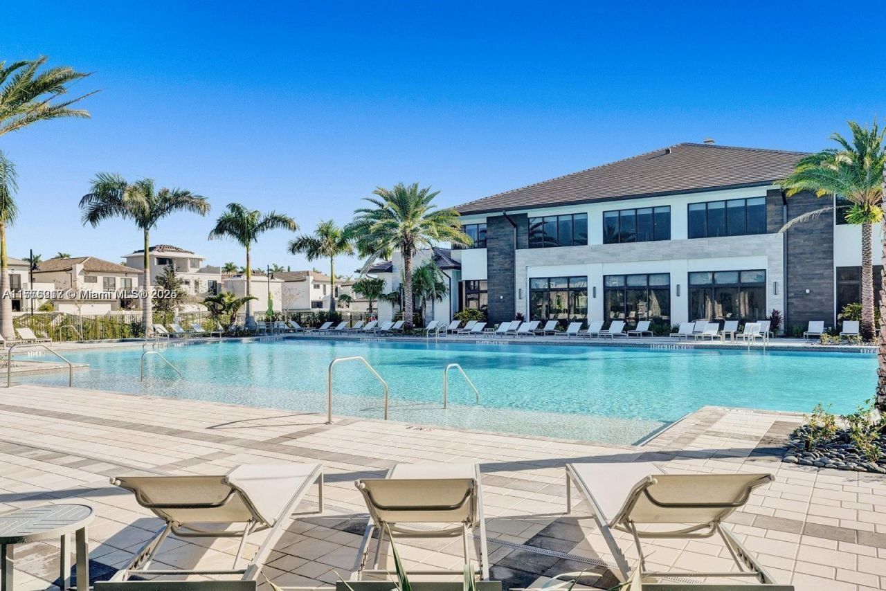 8167 NW 41st St, Unit E-410, Doral, FL 33166 Photo