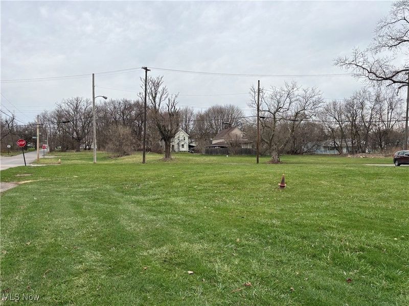 W Wilson Avenue, Youngstown, OH 44506 Photo 2