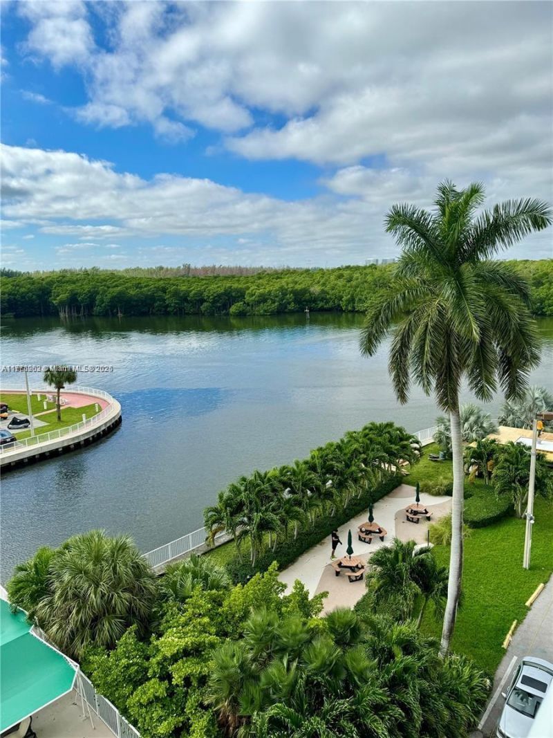 400 Kings Point Dr, Unit 609, Sunny Isles Beach, FL 33160 Photo