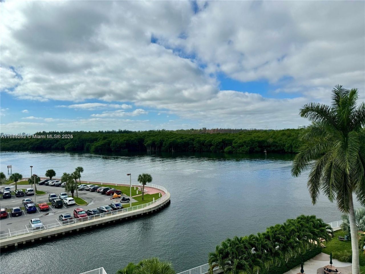 400 Kings Point Dr, Unit 609, Sunny Isles Beach, FL 33160 Photo