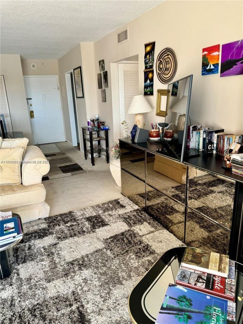 400 Kings Point Dr, Unit 609, Sunny Isles Beach, FL 33160 Photo