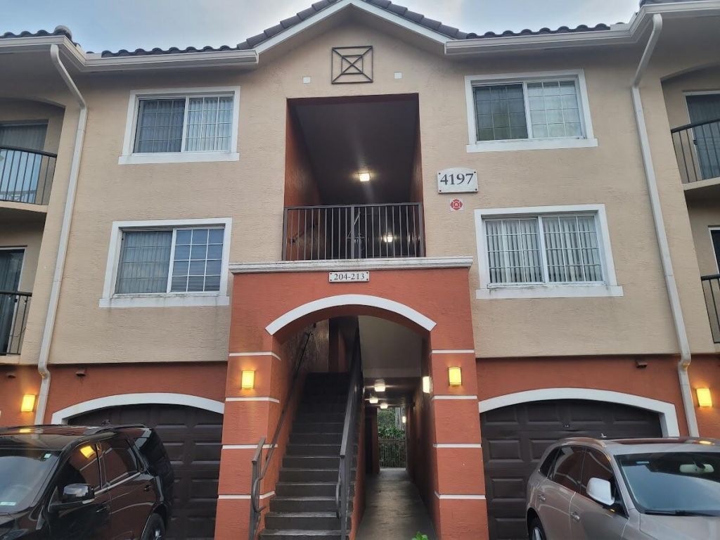 4197 N Haverhill Road, Unit 212, West Palm Beach, FL 33417 Photo