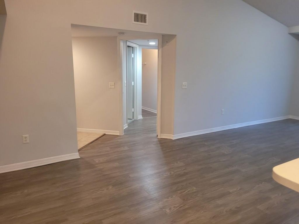 4197 N Haverhill Road, Unit 212, West Palm Beach, FL 33417 Photo