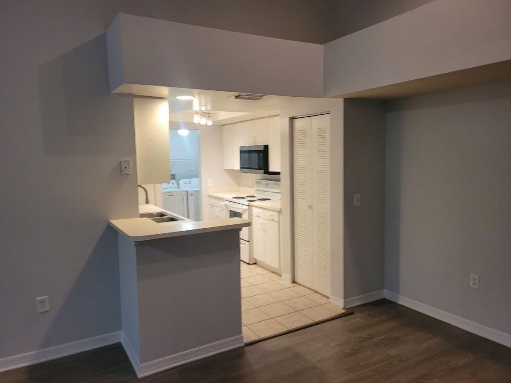 4197 N Haverhill Road, Unit 212, West Palm Beach, FL 33417 Photo