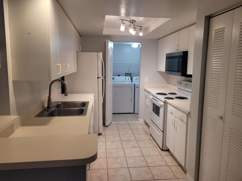 4197 N Haverhill Road, Unit 212, West Palm Beach, FL 33417 Photo