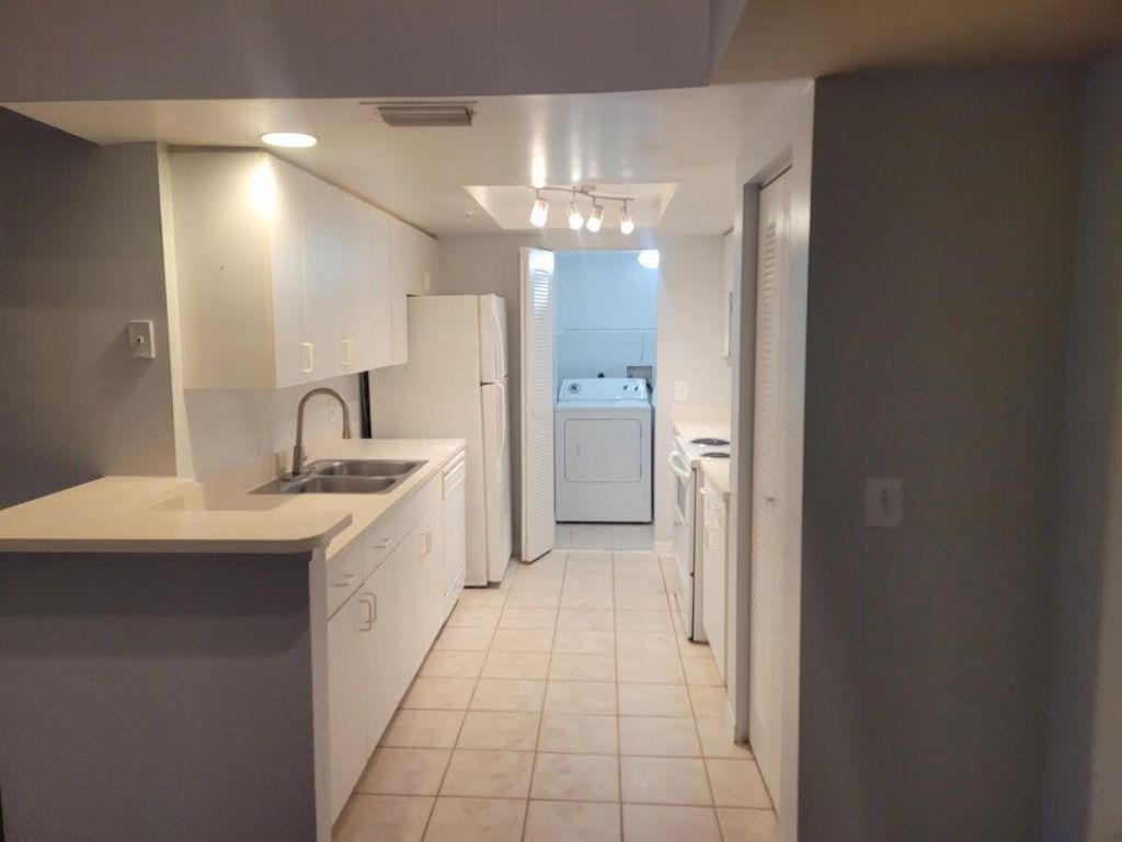 4197 N Haverhill Road, Unit 212, West Palm Beach, FL 33417 Photo