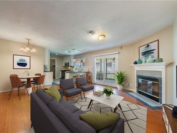 2004 Teakwood DR, Austin, TX 78757