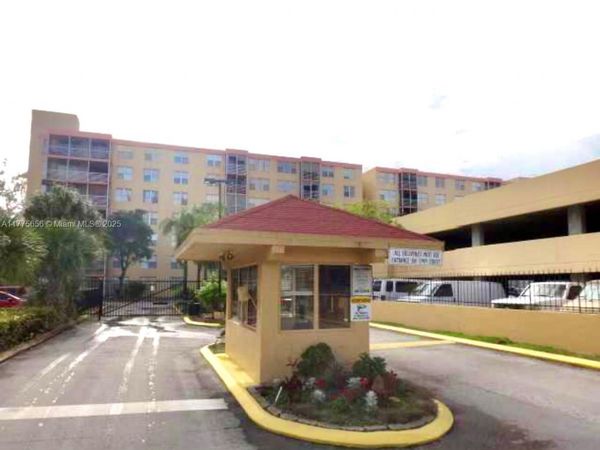 17890 W Dixie Highway, Unit 714, North Miami Beach, FL 33160