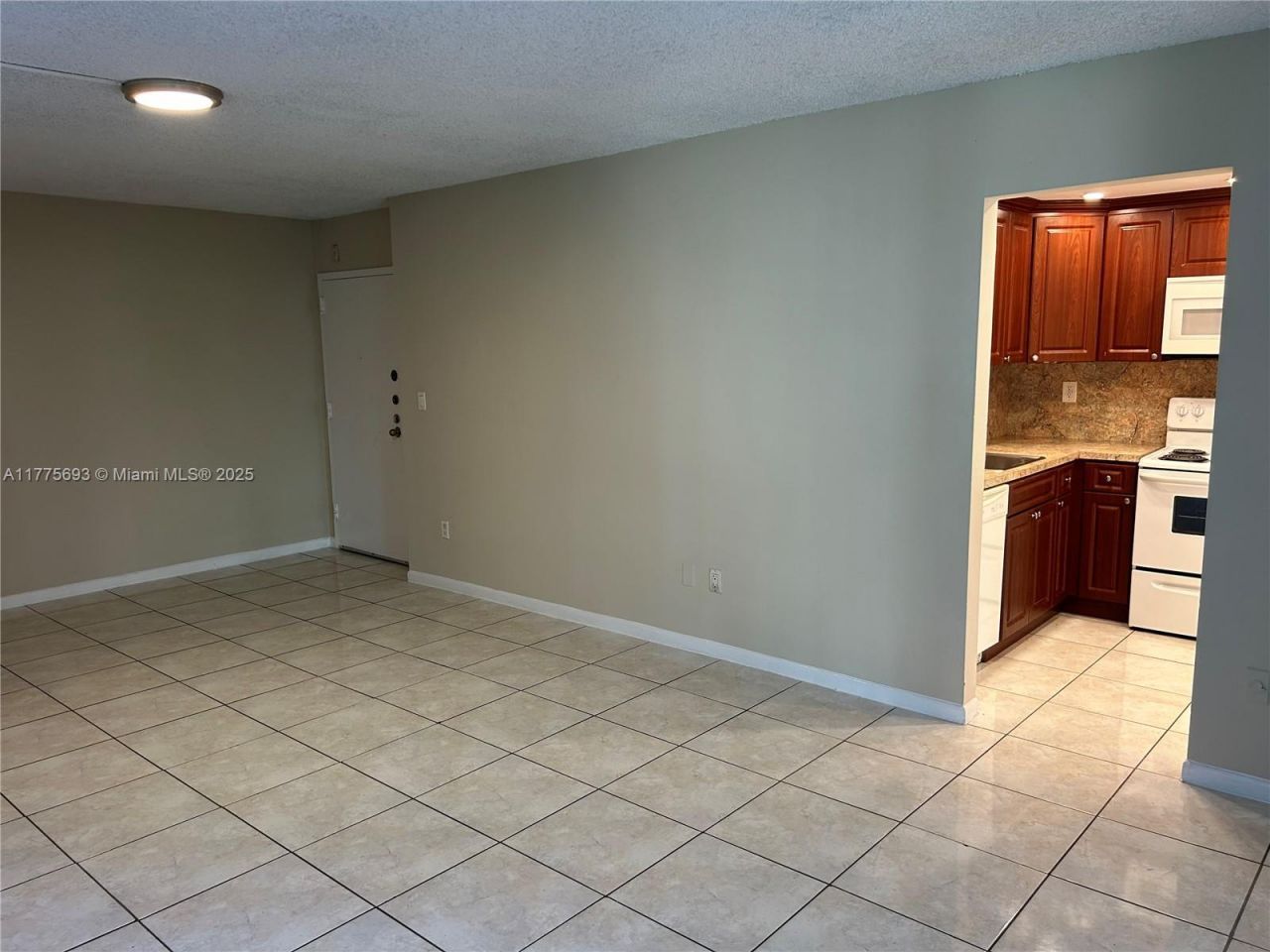484 NW 165th St Rd, Unit A-316, Miami, FL 33169 Photo