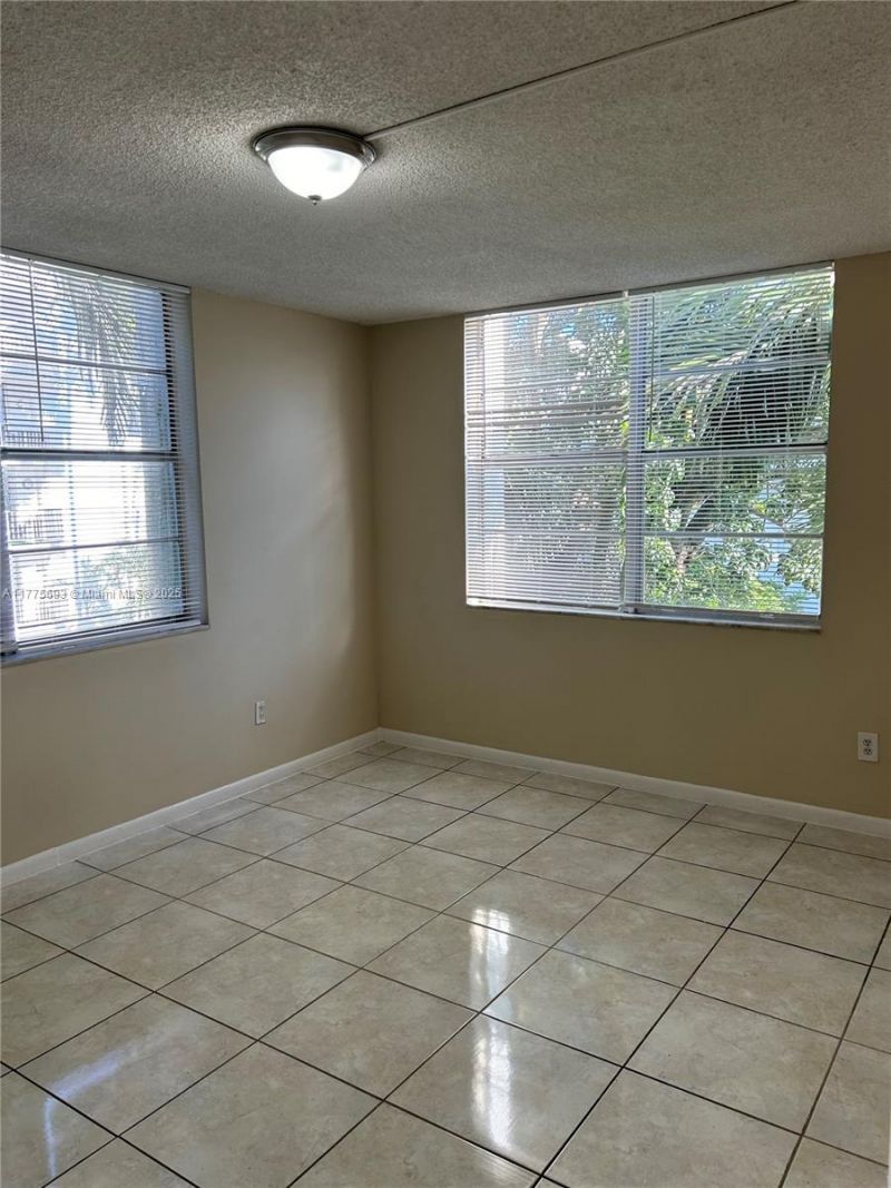 484 NW 165th St Rd, Unit A-316, Miami, FL 33169 Photo
