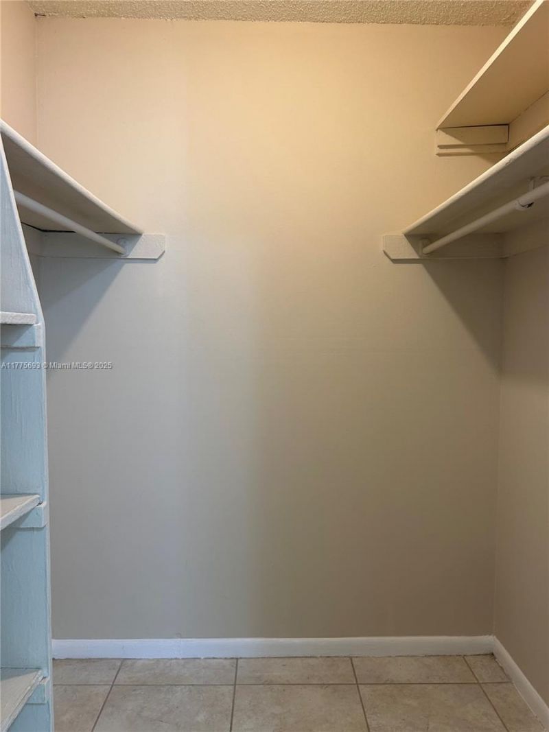 484 NW 165th St Rd, Unit A-316, Miami, FL 33169 Photo